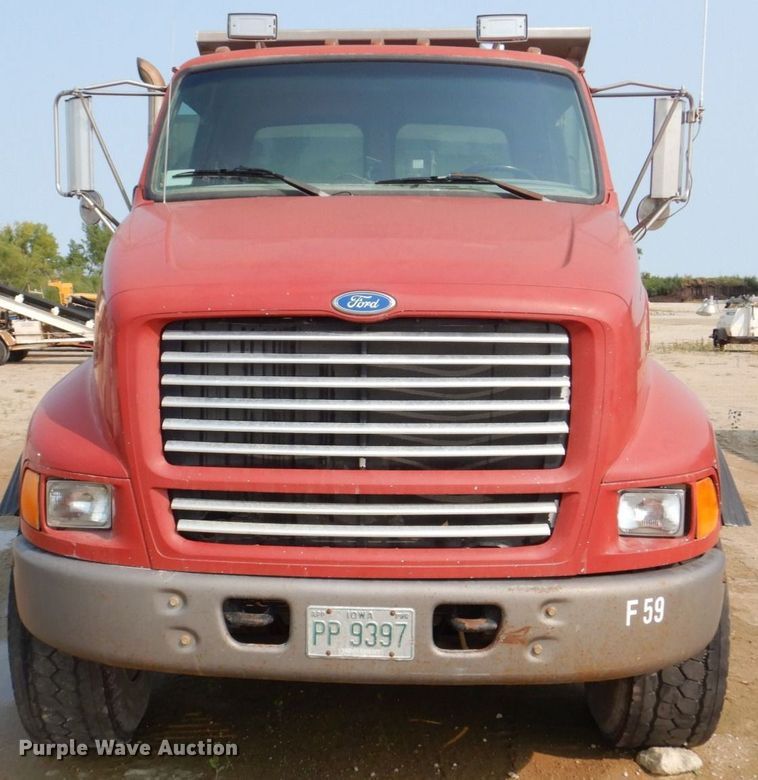 image for item DS8206 1997 Ford LNT8000  dump truck