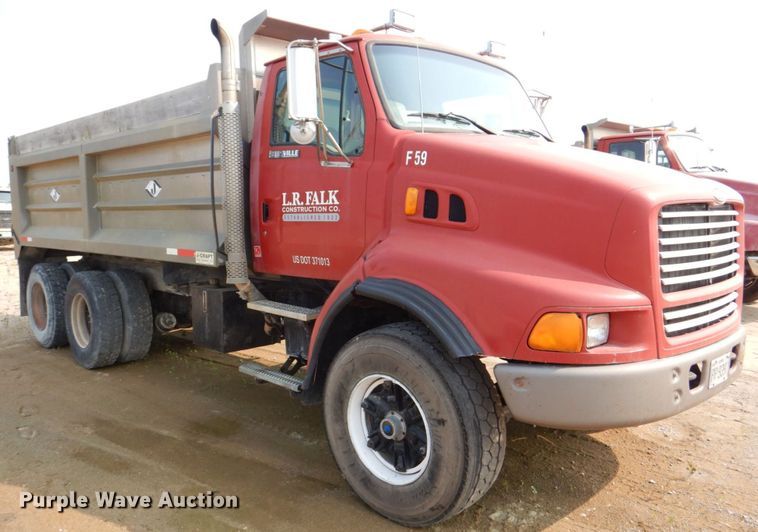 image for item DS8206 1997 Ford LNT8000  dump truck