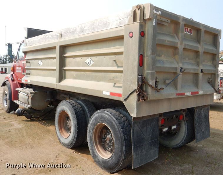 image for item DS8206 1997 Ford LNT8000  dump truck