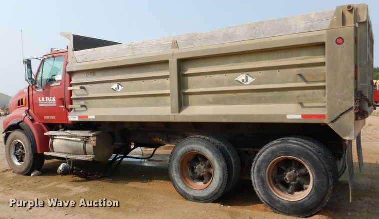 image for item DS8206 1997 Ford LNT8000  dump truck