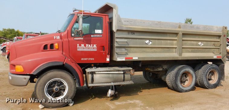 image for item DS8206 1997 Ford LNT8000  dump truck