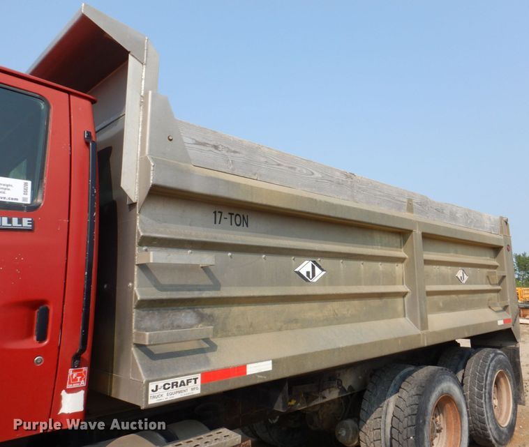 image for item DS8206 1997 Ford LNT8000  dump truck