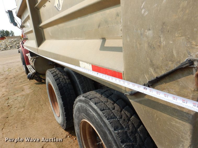 image for item DS8206 1997 Ford LNT8000  dump truck