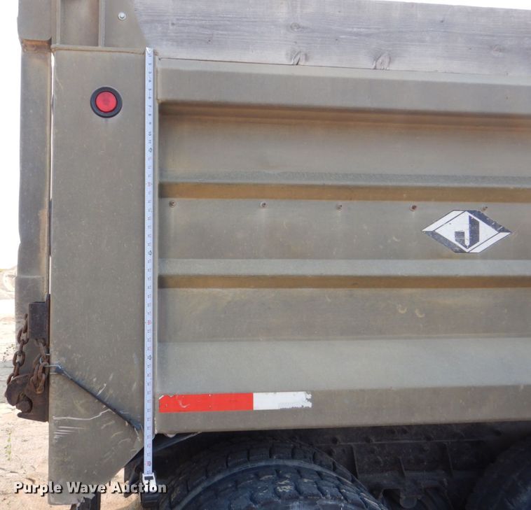 image for item DS8206 1997 Ford LNT8000  dump truck