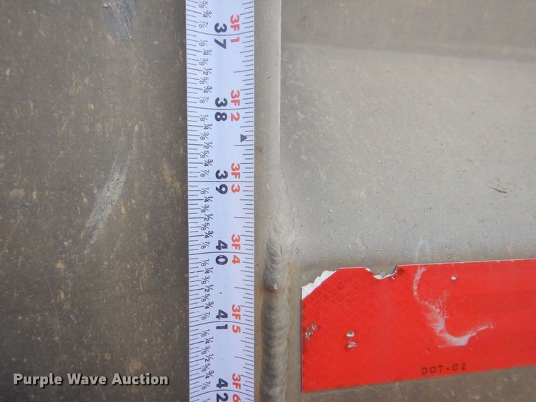 image for item DS8206 1997 Ford LNT8000  dump truck