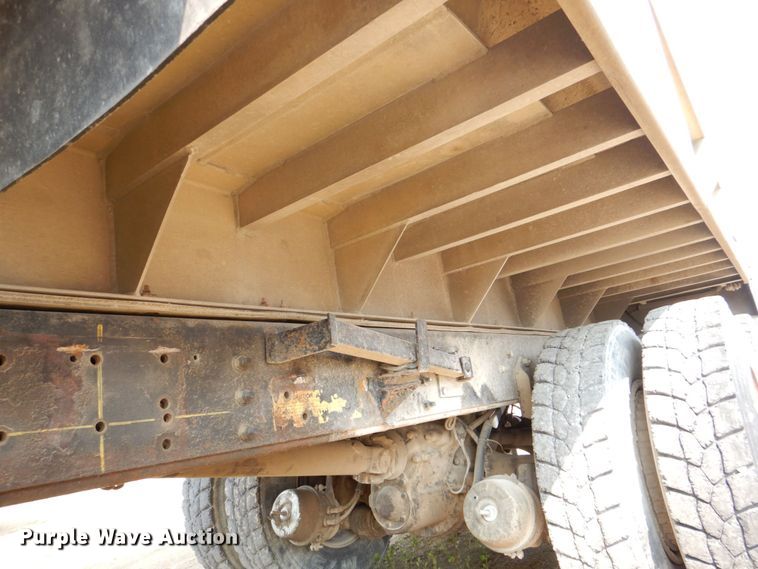 image for item DS8206 1997 Ford LNT8000  dump truck