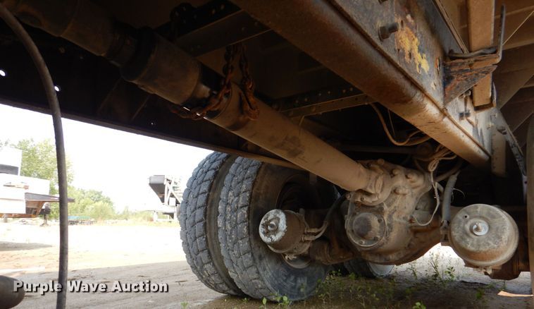 image for item DS8206 1997 Ford LNT8000  dump truck