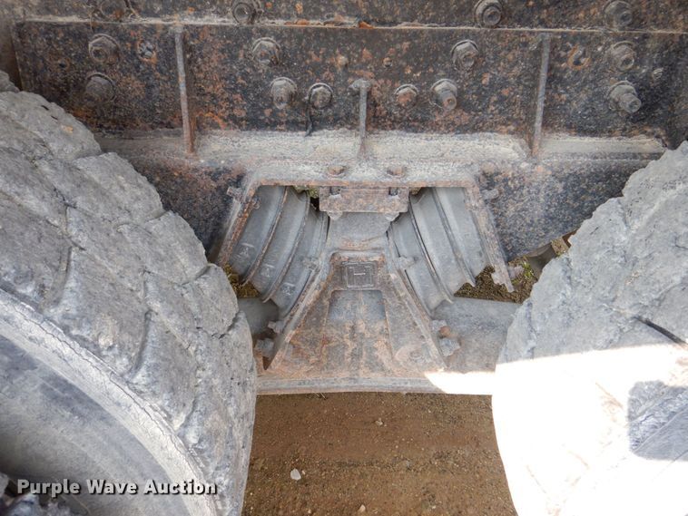 image for item DS8206 1997 Ford LNT8000  dump truck