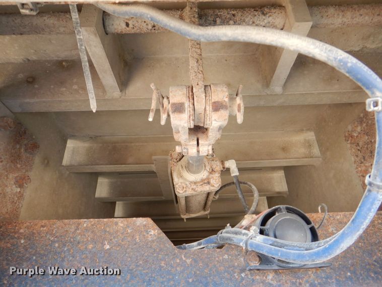 image for item DS8206 1997 Ford LNT8000  dump truck