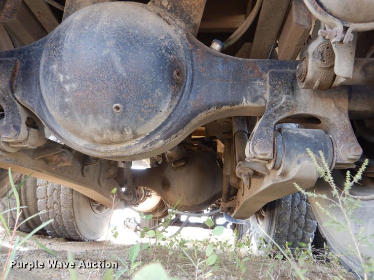 image for item DS8206 1997 Ford LNT8000  dump truck