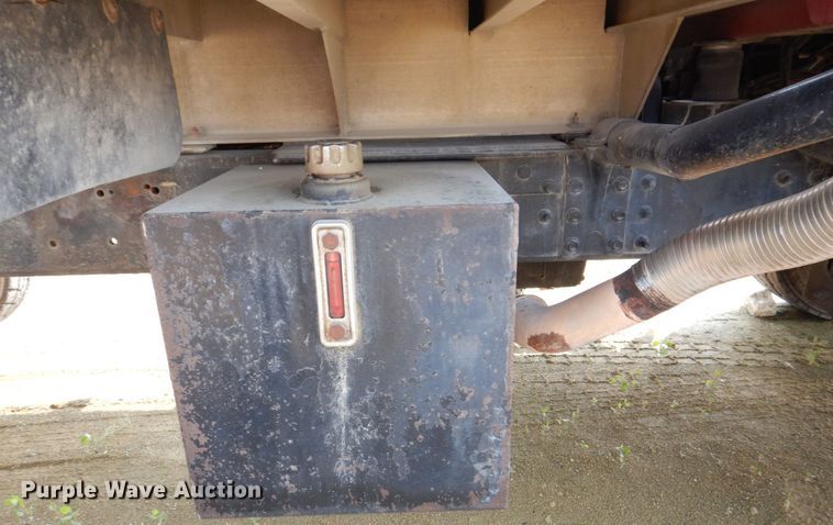 image for item DS8206 1997 Ford LNT8000  dump truck