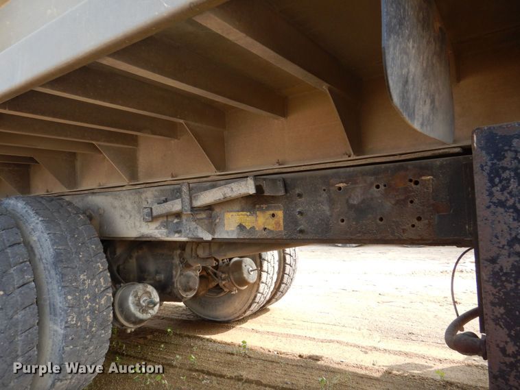 image for item DS8206 1997 Ford LNT8000  dump truck