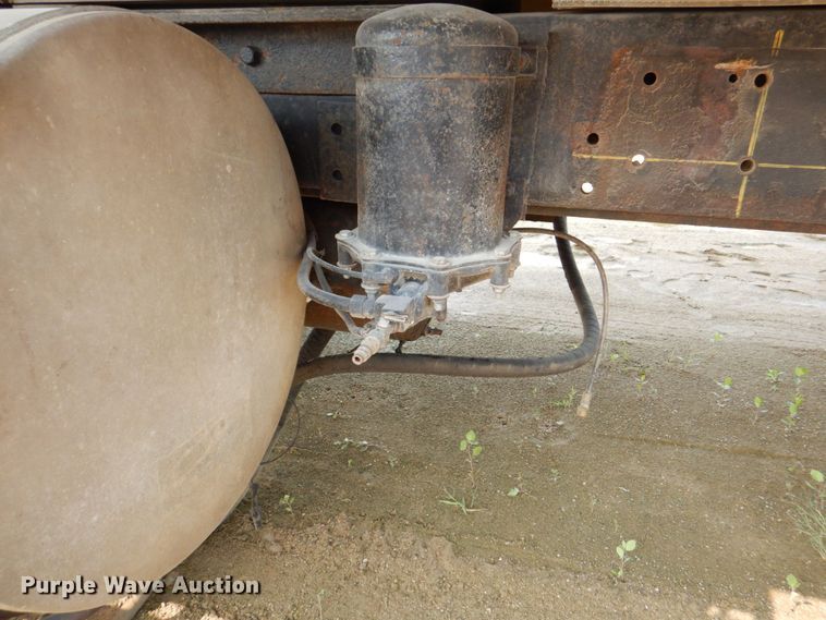 image for item DS8206 1997 Ford LNT8000  dump truck