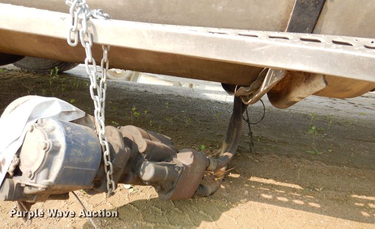 image for item DS8206 1997 Ford LNT8000  dump truck