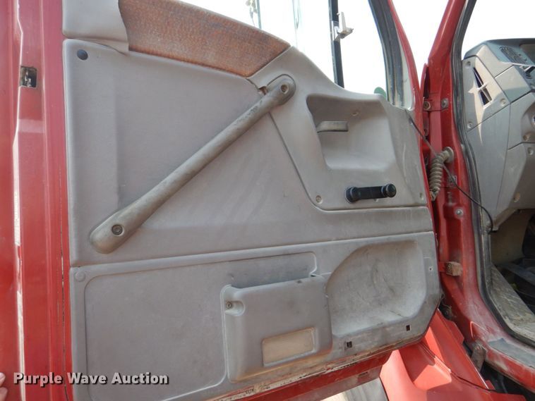 image for item DS8206 1997 Ford LNT8000  dump truck