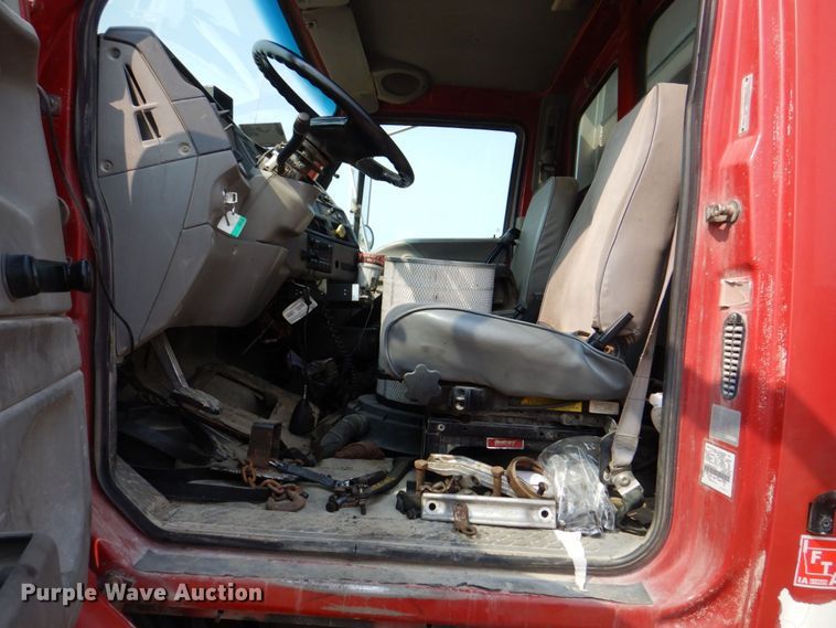 image for item DS8206 1997 Ford LNT8000  dump truck