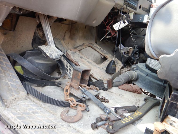 image for item DS8206 1997 Ford LNT8000  dump truck