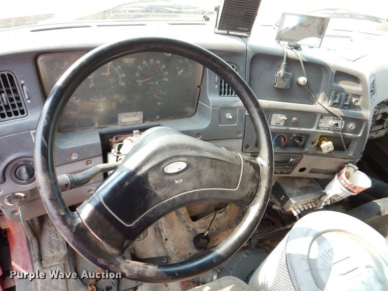 image for item DS8206 1997 Ford LNT8000  dump truck