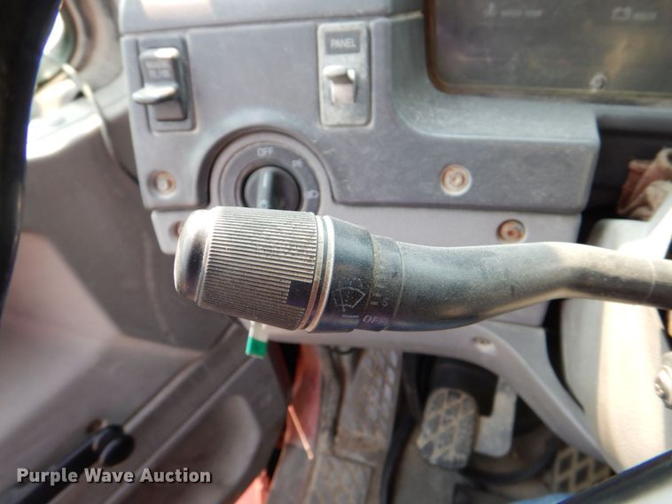 image for item DS8206 1997 Ford LNT8000  dump truck