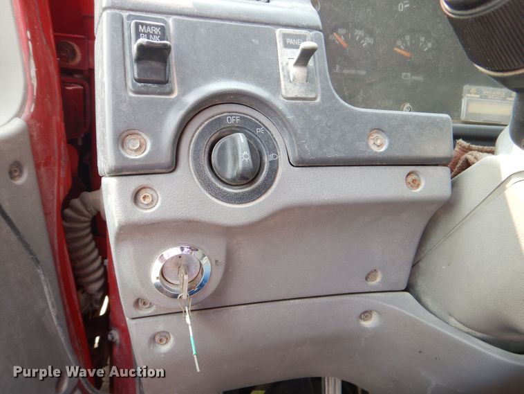 image for item DS8206 1997 Ford LNT8000  dump truck