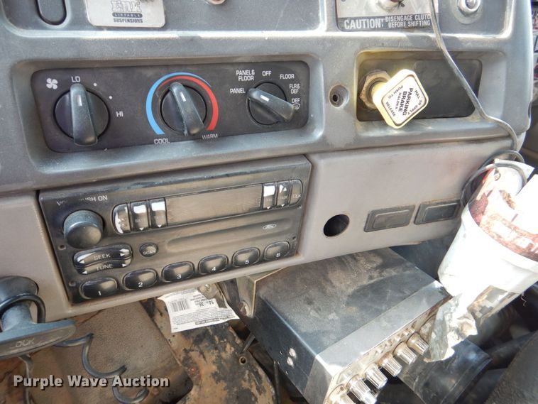 image for item DS8206 1997 Ford LNT8000  dump truck