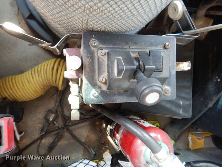 image for item DS8206 1997 Ford LNT8000  dump truck