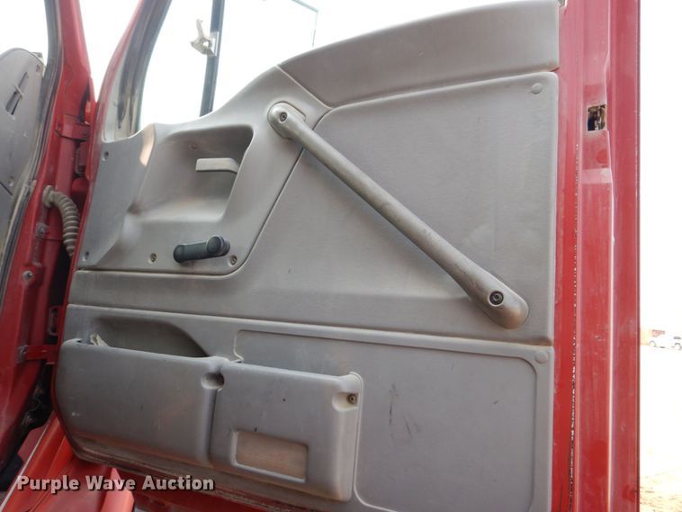 image for item DS8206 1997 Ford LNT8000  dump truck