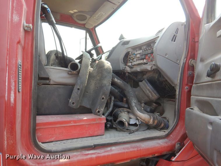 image for item DS8206 1997 Ford LNT8000  dump truck