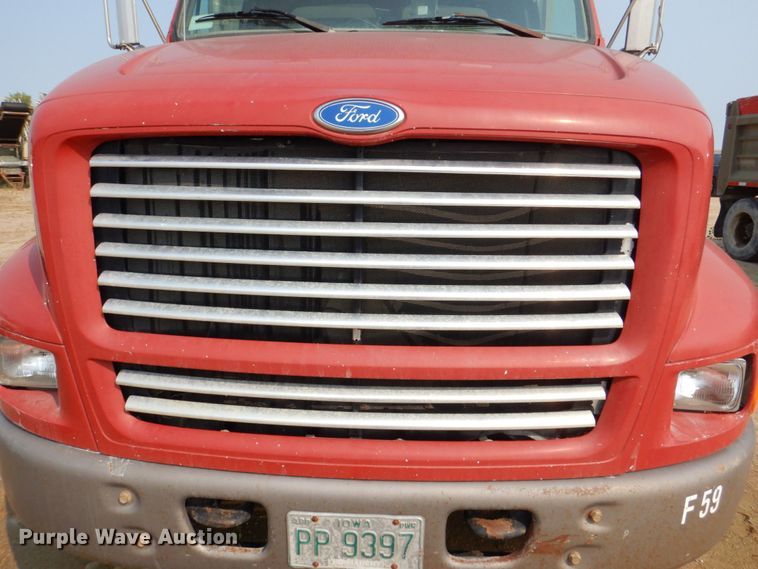 image for item DS8206 1997 Ford LNT8000  dump truck