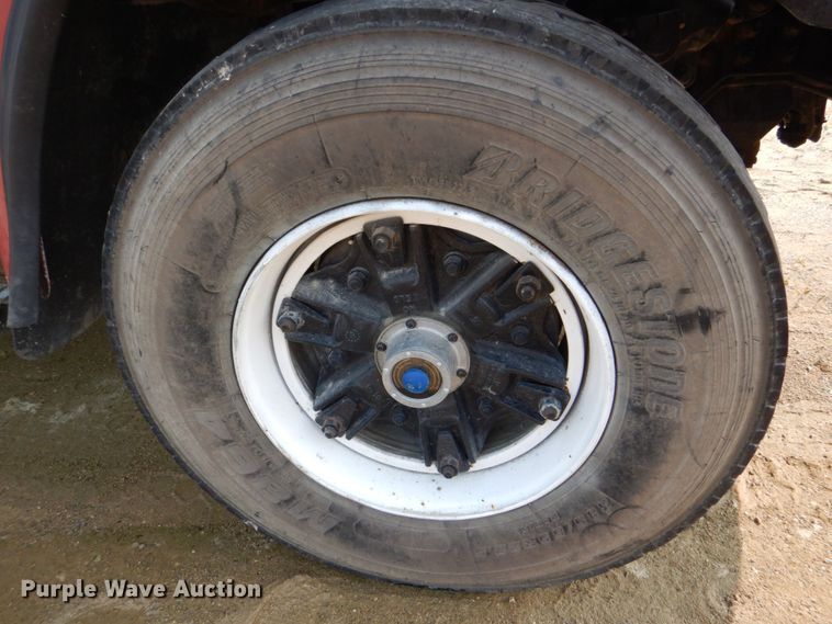 image for item DS8206 1997 Ford LNT8000  dump truck