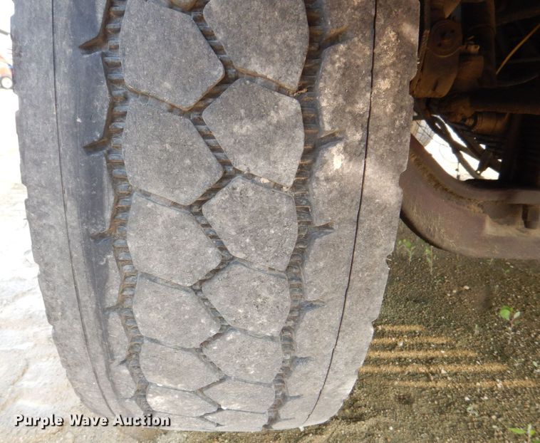 image for item DS8206 1997 Ford LNT8000  dump truck