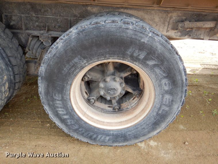 image for item DS8206 1997 Ford LNT8000  dump truck