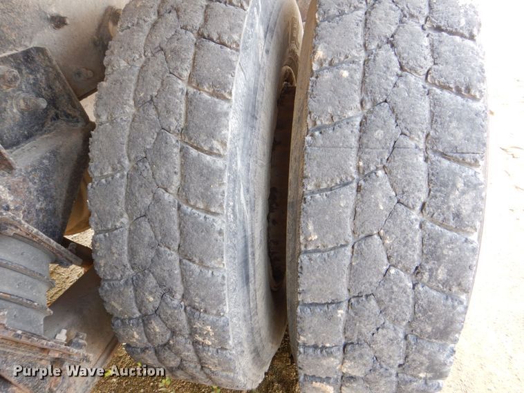 image for item DS8206 1997 Ford LNT8000  dump truck