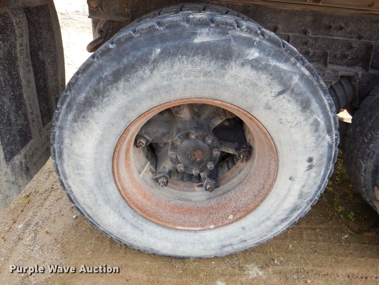 image for item DS8206 1997 Ford LNT8000  dump truck