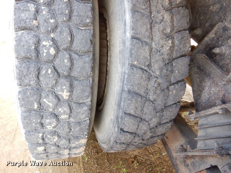 image for item DS8206 1997 Ford LNT8000  dump truck