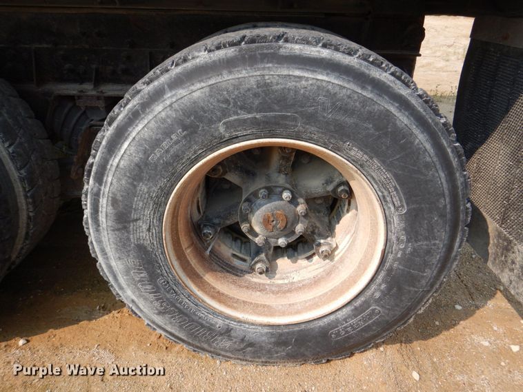 image for item DS8206 1997 Ford LNT8000  dump truck