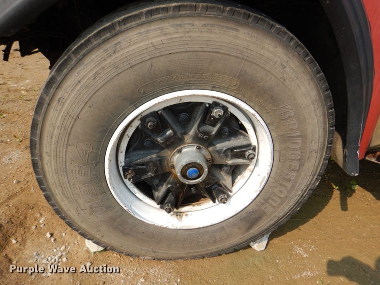 image for item DS8206 1997 Ford LNT8000  dump truck