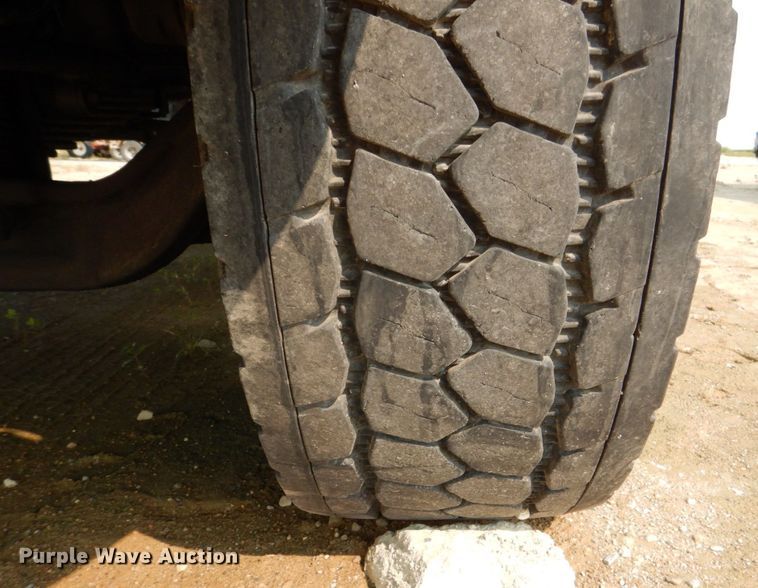 image for item DS8206 1997 Ford LNT8000  dump truck