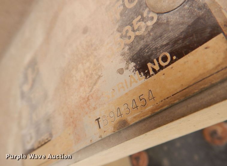 image for item DS8206 1997 Ford LNT8000  dump truck