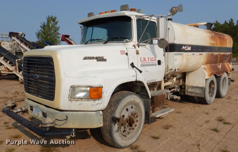 image for item DS8208 1993 Ford Aero Max L9000  water truck