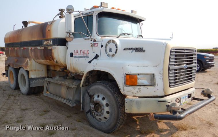 image for item DS8208 1993 Ford Aero Max L9000  water truck