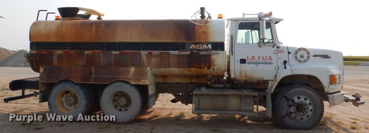 image for item DS8208 1993 Ford Aero Max L9000  water truck