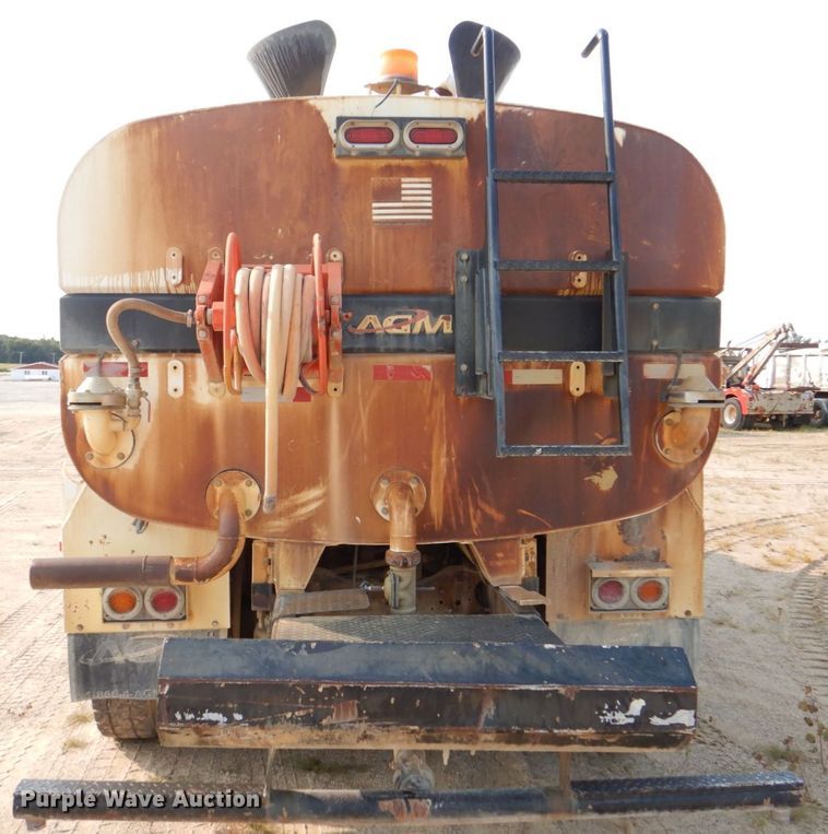 image for item DS8208 1993 Ford Aero Max L9000  water truck