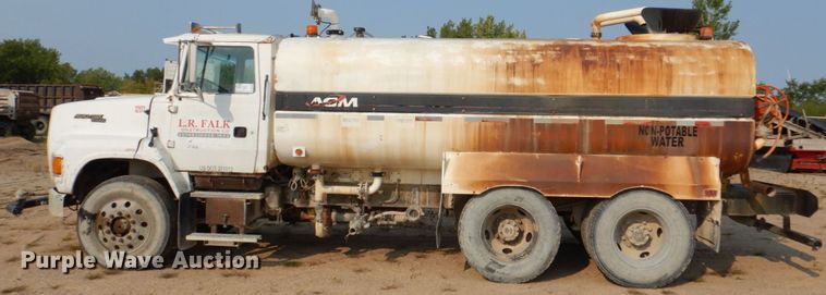 image for item DS8208 1993 Ford Aero Max L9000  water truck