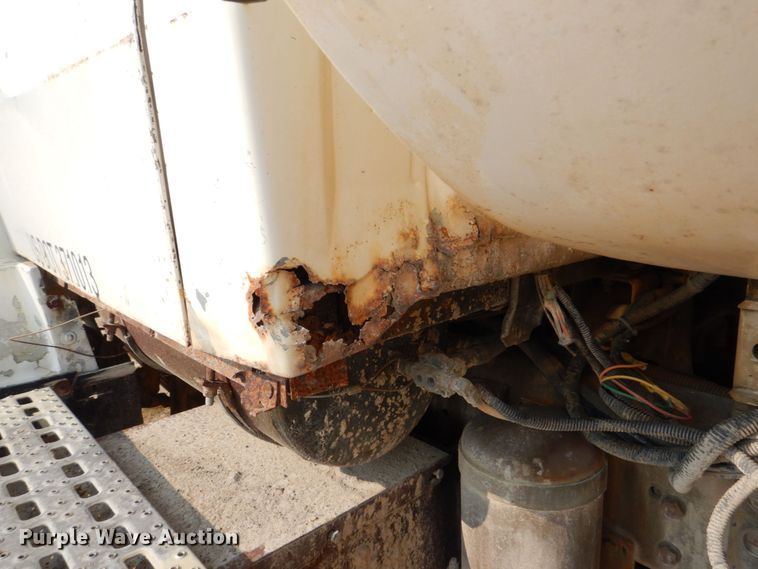 image for item DS8208 1993 Ford Aero Max L9000  water truck