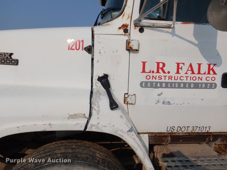 image for item DS8208 1993 Ford Aero Max L9000  water truck