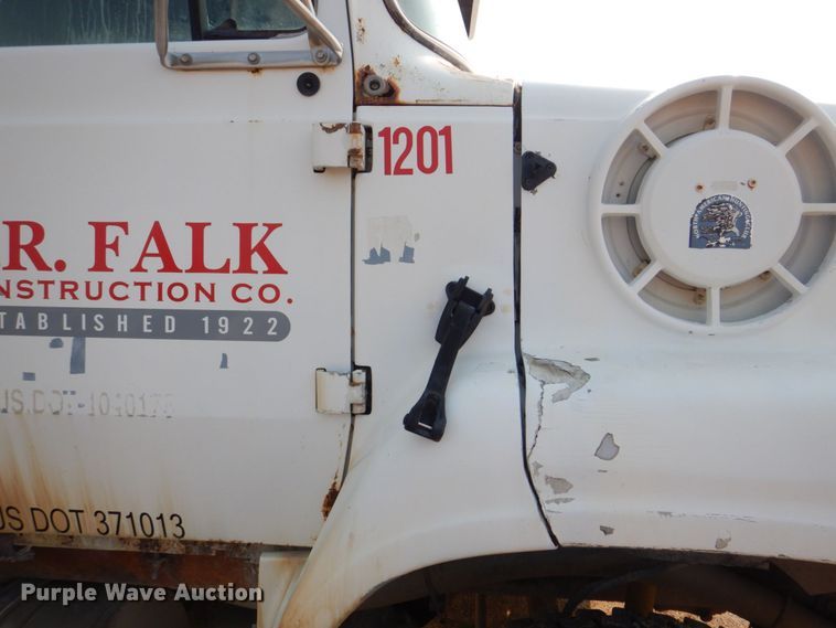 image for item DS8208 1993 Ford Aero Max L9000  water truck