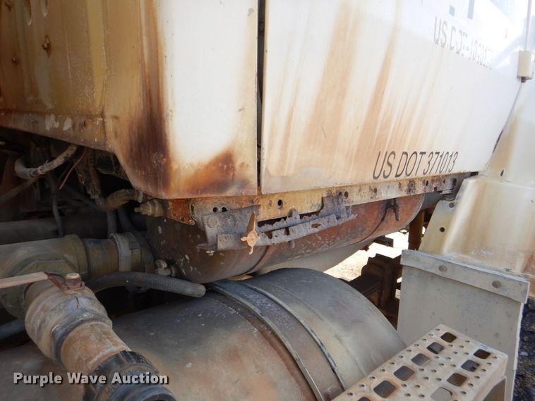 image for item DS8208 1993 Ford Aero Max L9000  water truck