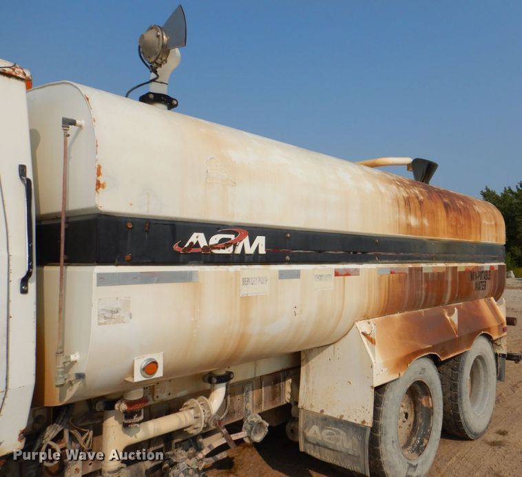 image for item DS8208 1993 Ford Aero Max L9000  water truck