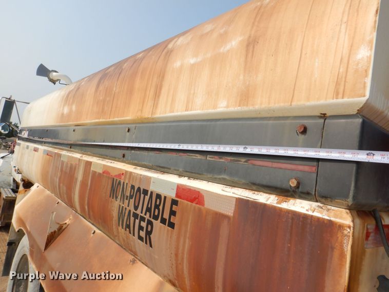 image for item DS8208 1993 Ford Aero Max L9000  water truck